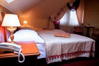 Отель Hotel Elefant Ужгород Двухместный номер с 2 отдельными кроватями и душем-4